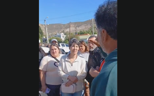 Evacuación organizada en Barrio Sismográfica: traslado de familias y pertenencias centralizado en el Estadio