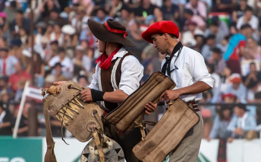 Payadores brindaron un emotivo homenaje en Jesús María a los brigadistas de la cordillera