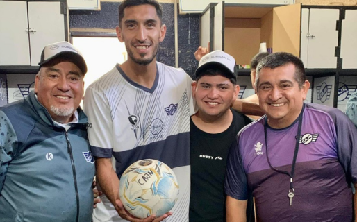 Triplete de Domínguez y victoria clave para Newbery en las semifinales