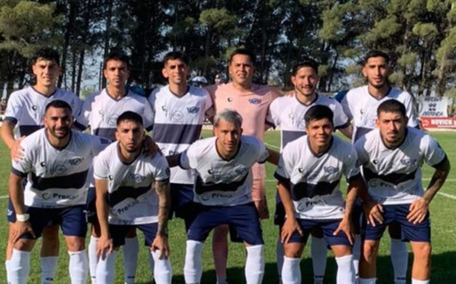 Newbery resistió con diez jugadores y clasificó a la semifinal del Torneo Regional