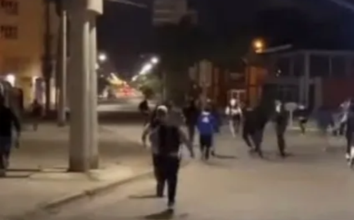 Un grupo de adolescentes creó un grupo de WhatsApp para coordinar peleas, grabarlas y difundirlas por redes