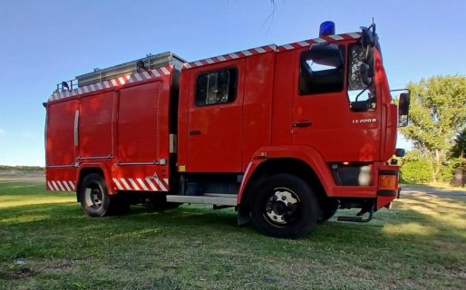 Bomberos Voluntarios de Sarmiento suman una nueva autobomba a su flota