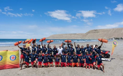Pese al balance positivo, guardavidas de Rada Tilly alertan por las imprudencias en el mar
