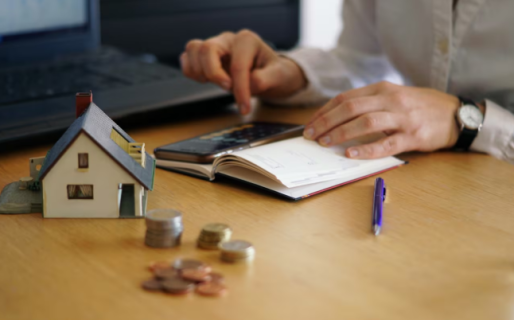 El crédito en pesos cayó en enero y solo los hipotecarios le ganaron a la inflación