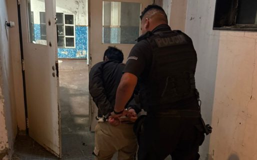 Robó, escapó por los techos pero terminó detenido por la Policía