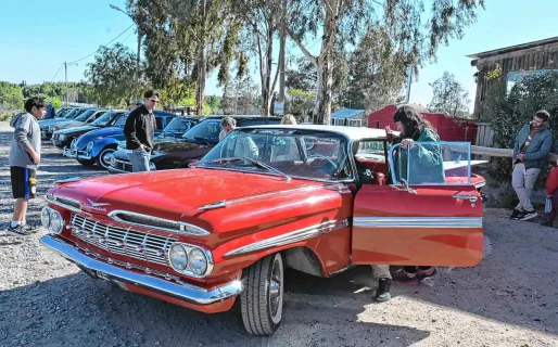 Este sábado habrá una muestra de autos clásicos por las familias afectadas por el Cerro Hermitte