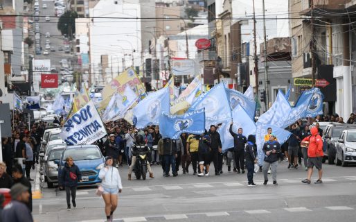 Multitudinario rechazo a la reforma laboral: «Estamos perdiendo derechos y el plato de cada familia»