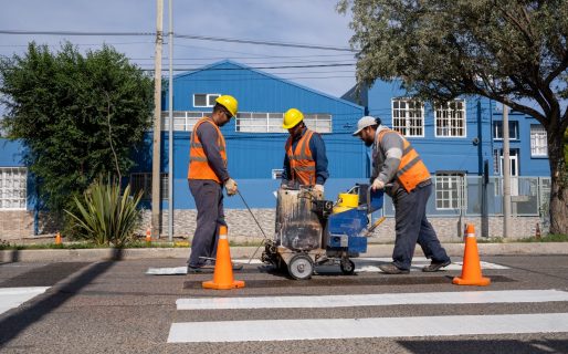 Se instalaron reductores y se reforzó la señalización vial en zonas escolares de la ciudad