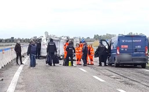 Explosiones y tiroteos, en medio del espectacular asalto a un camión blindado que conmociona a Italia