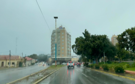 Día de contrastes con alta probabilidad de lluvias y temperaturas frescas
