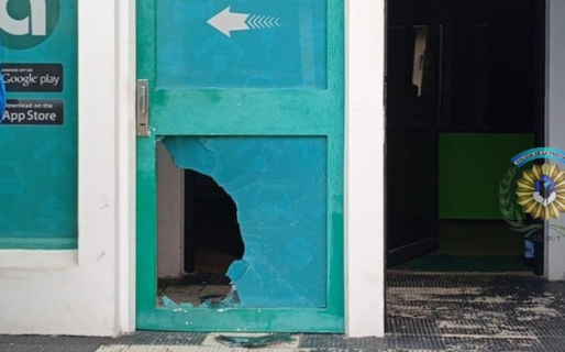 Detuvieron a un hombre por robar celulares en un local de la calle Dorrego