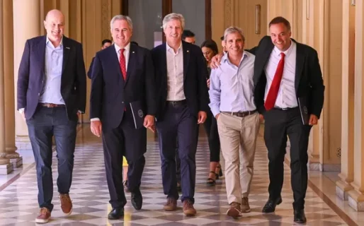 El Gobierno estima que la inflación bajará en dos meses, pero es cauteloso con la actividad