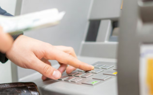 Con menos sucursales propias, los bancos buscan alternativas para ofrecer servicios financieros