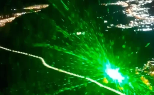 Preocupación: Apuntaron con un laser a aeronave en vuelo nocturno