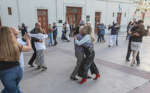 La Milonga Callejera continúa su ciclo frente al Museo Ferroportuario