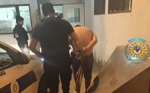 Detienen a un hombre que ingresó a una vivienda durante la madrugada