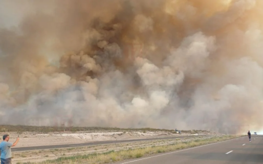 Cortan la circulación en Ruta Nº 3 entre Trelew-Madryn por incendio de campo