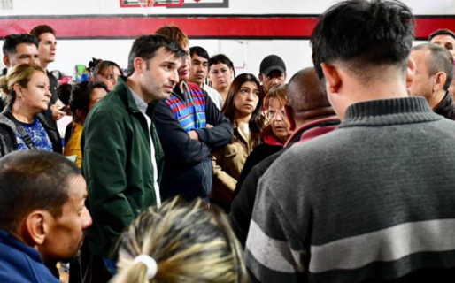 Torres se reunió con damnificados del deslizamiento del Cerro Hermitte