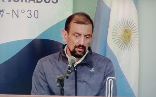 <strong>Fuga de película: un peligroso homicida se tiró desde un segundo piso y escapó en moto</strong>