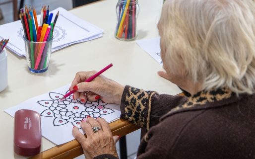 Más de 20 adultos mayores participan del taller de estimulación cognitiva en el Centro de Día “Papa Francisco”