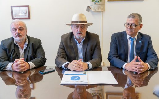 Othar recibió el informe sobre el Cerro Hermitte y proyecta nuevas normas urbanas para prevenir riesgos