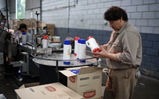 <strong>El desafiante mensaje de Lumilagro tras reducir personal: “¿Preferirías que volvamos a contratar y pagar un termo $100 mil más?”</strong>