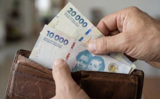 <strong>Aumento salarial para los empleados públicos: de cuánto será y cuándo pagarán una nueva suma fija </strong>