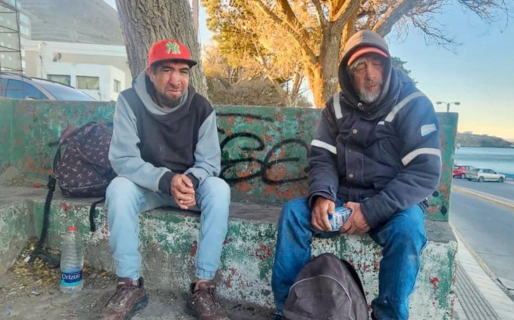 «Es muy fría la noche y pasan muchas cosas malas»: La vida en las calles de Comodoro