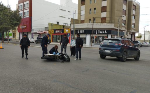 Otro motociclista resultó herido tras chocar en Avenida Kennedy
