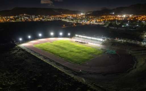 Macharashvili inauguró la primera etapa de iluminación en la pista de solado sintético
