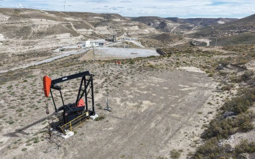 El petróleo sube 10% y llega a los 80 dólares: estiman que el barril podría alcanzar los 100