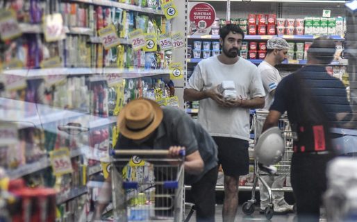 Las ventas de los supermercados y los shoppings volvieron a caer en el arranque de 2026 y el consumo sigue débil