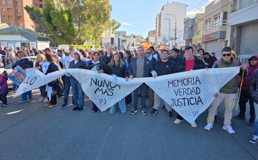 La marcha por el Día de la Memoria recorre las calles céntricas de Comodoro