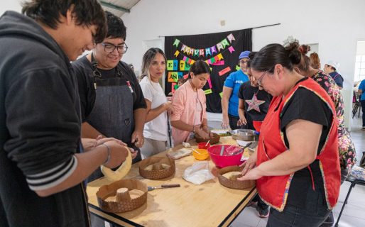 Se realizó un taller de elaboración de huevos y roscas de Pascuas en el CPB Máximo Abásolo