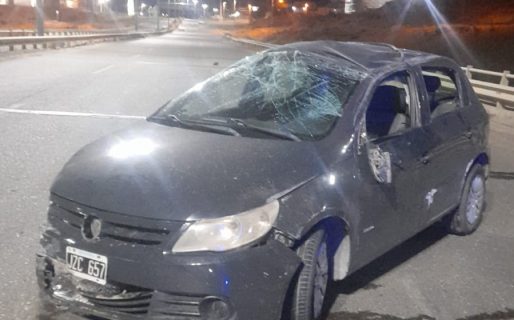Despiste en el puente de Km. 4: Hallan vehículo abandonado en la madrugada
