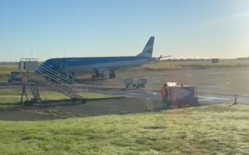 Un avión que iba de Buenos Aires a Trelew tuvo que aterrizar de emergencia en Bahía Blanca