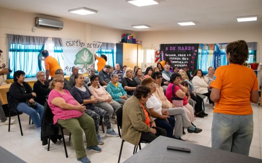 Adultos mayores participaron de una propuesta de Cine-Debate en el marco del Día de la Mujer