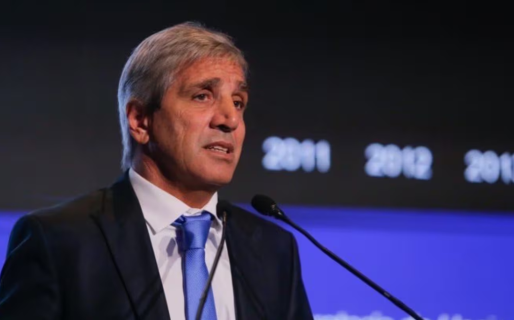 Luis Caputo ratificó el programa económico aunque reconoció dificultades para controlar la inflación