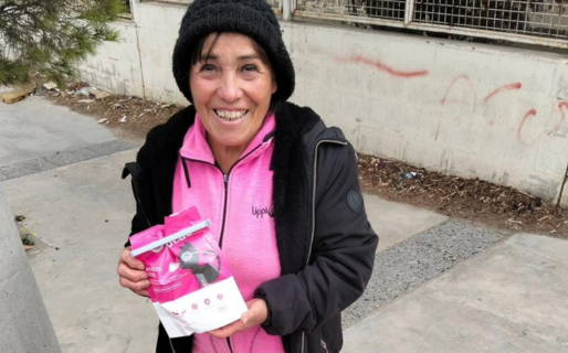 Piden ayuda para una rescatista que alimenta a decenas de perros y gatos callejeros