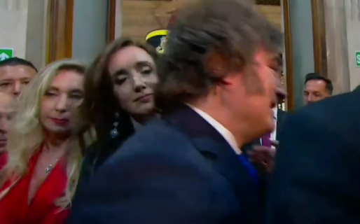 El «hombrazo» de Victoria Villarruel a Karina Milei en el ingreso al Congreso