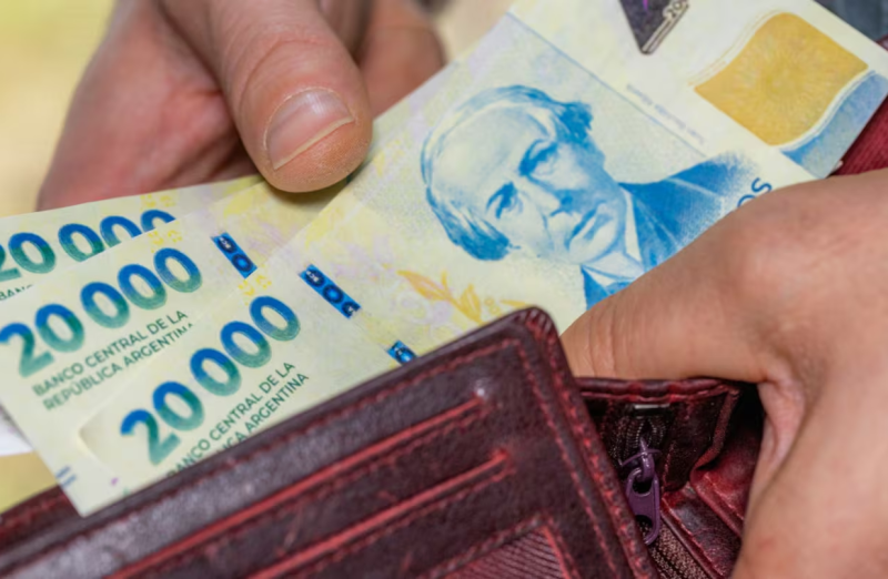 La deuda familiar absorbe el 24,1% de los salarios: cómo impacta para los bancos y el consumo