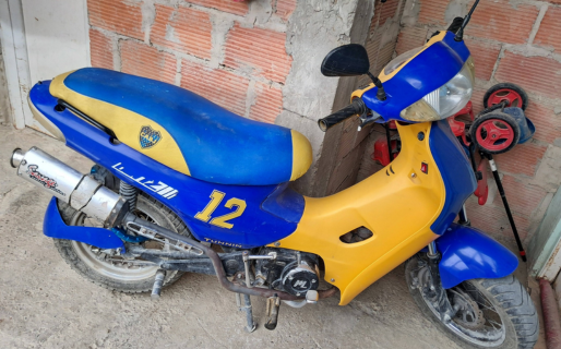 La llamativa moto «de Boca» que se viralizó en un grupo de compra y venta en Comodoro