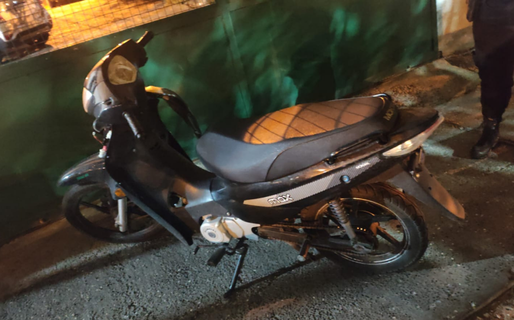 Intentó robar una moto, pero un llamado anónimo lo impidió: terminó detenido