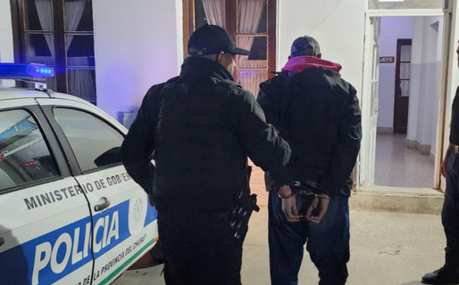 Robó una mochila de una camioneta y el dueño lo persiguió: terminó detenido