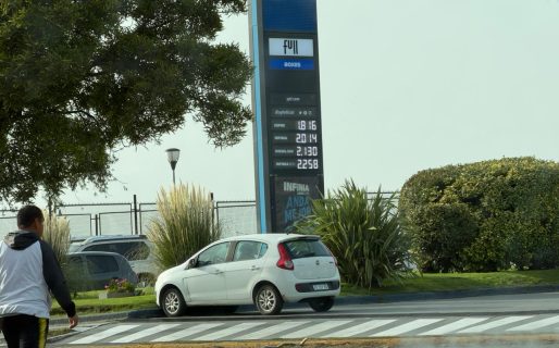 La nafta Infinia ya supera los $2.000 por litro en la ciudad tras una semana de aumentos diarios