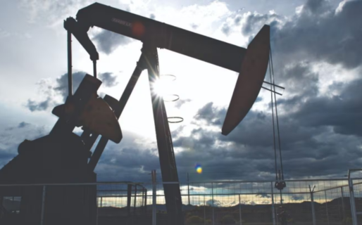 El petróleo subió otro 8% y se acercó a los US$85 por primera vez en dos años: qué puede pasar en la Argentina