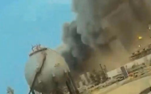Irán bombardeó una refinería de la mayor petrolera del mundo en Arabia Saudita