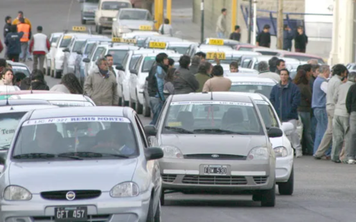 «Trabajo formal no se consigue, por eso muchos hacen Uber»: remiseros sobre la crisis laboral en Comodoro