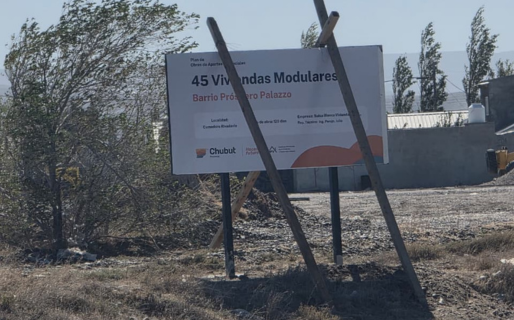 Comenzó el movimiento de suelo para las primeras 45 viviendas modulares para damnificados de Sismográfica