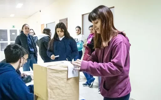 Crisis de representación y voto joven: Cómo los adolescentes piensan la política de cara a las elecciones 2027